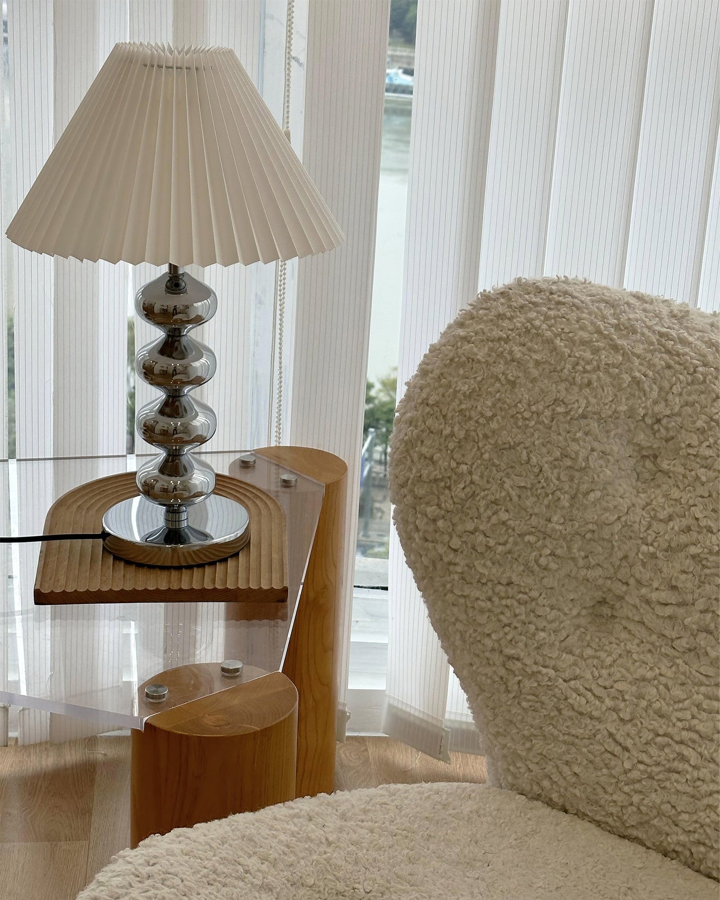 LuxeZuma - Lámpara de Mesa con Base Elegante y Iluminación Acogedora