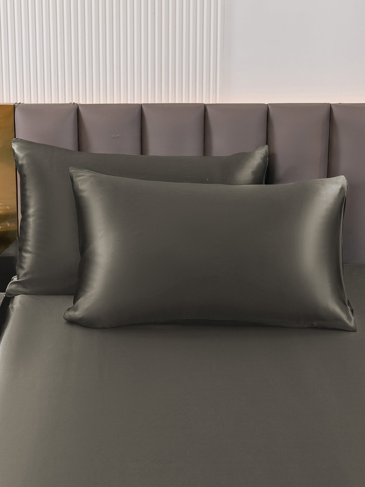 VelvetLuxe - Mulberry Silk Pillowcase Set with Envelope Closure