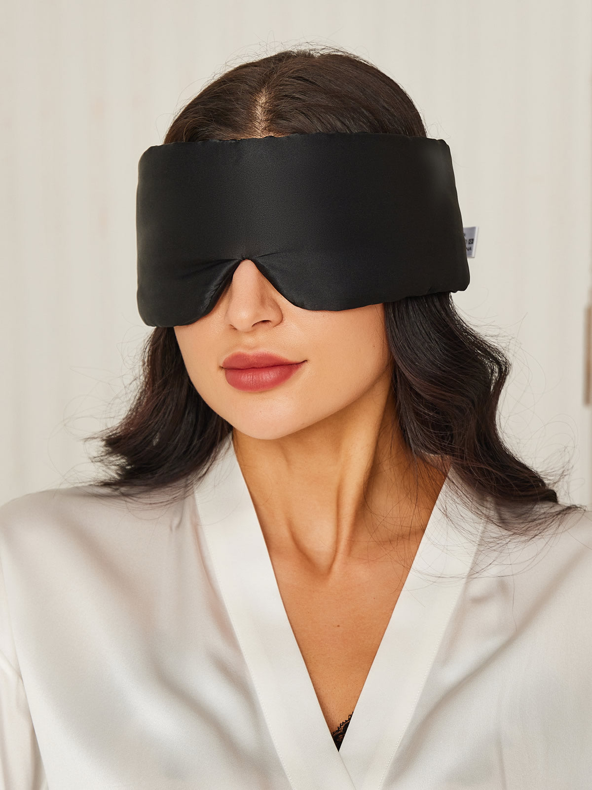 SilkenRest - Elegant One-Piece Silk Sleep Eye Mask