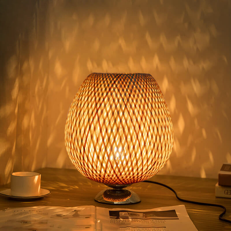 RusticGleam – Antik Bambus Bordlampe