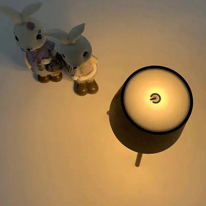 LumaStand - Lámpara de Mesa Tripode Elegante