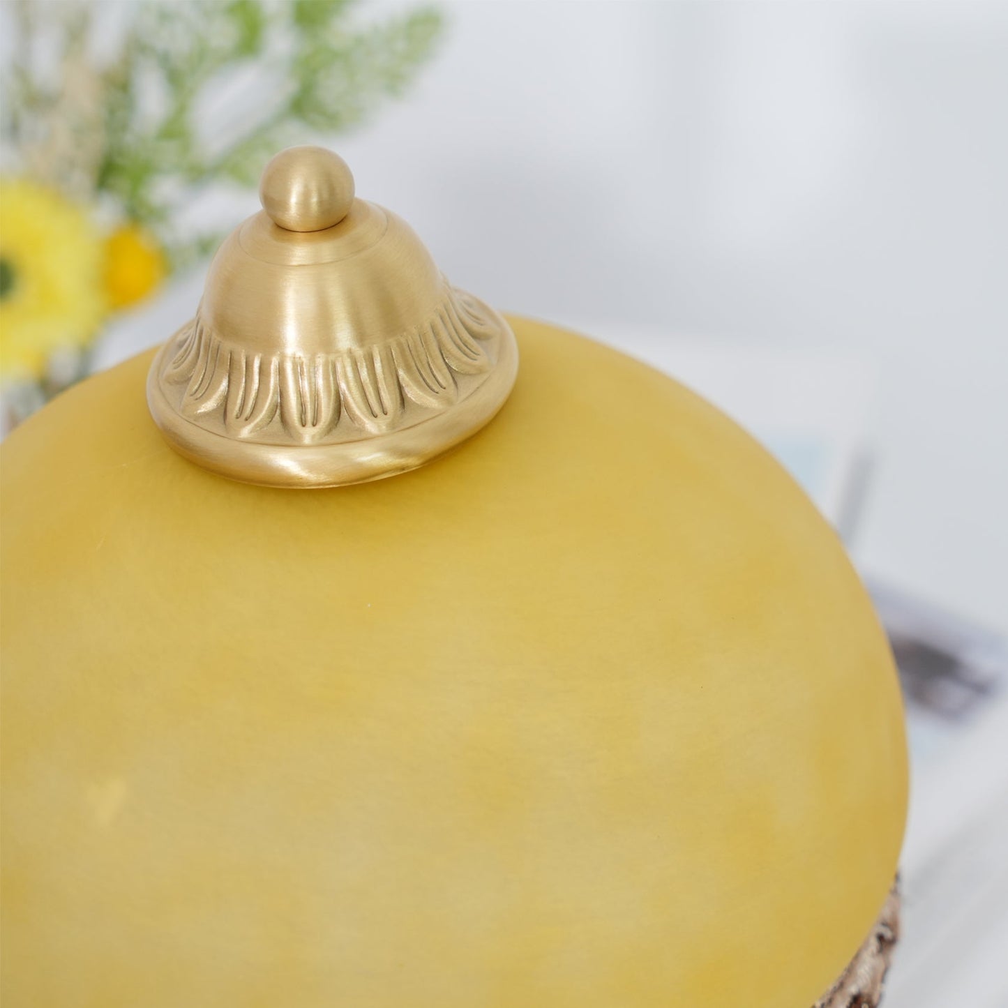 CharmedRadiance - Lámpara de Escritorio