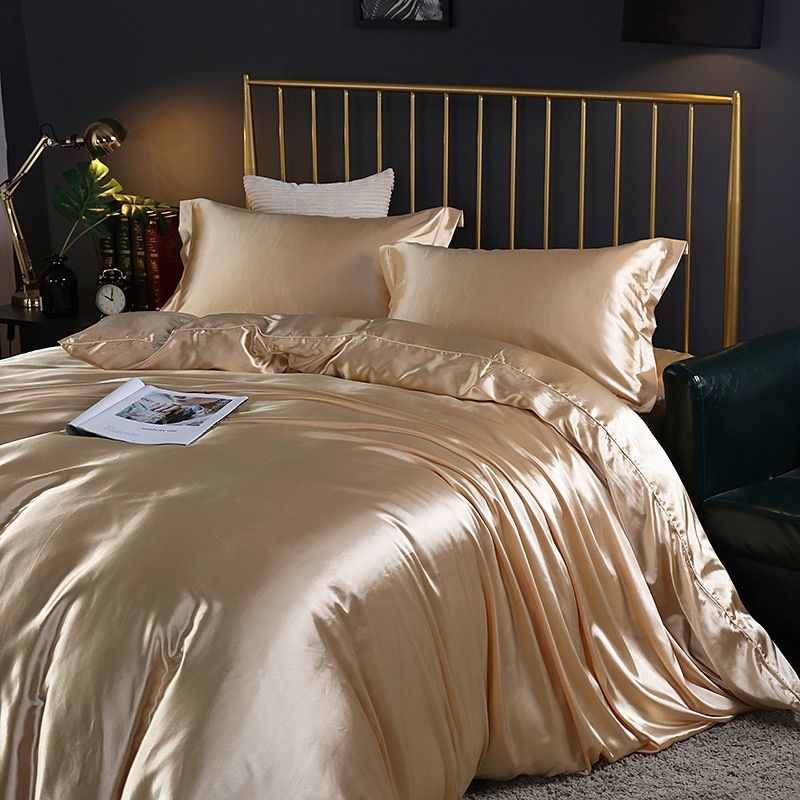 SilkAura - 4-Piece Silk Luxury Bedding