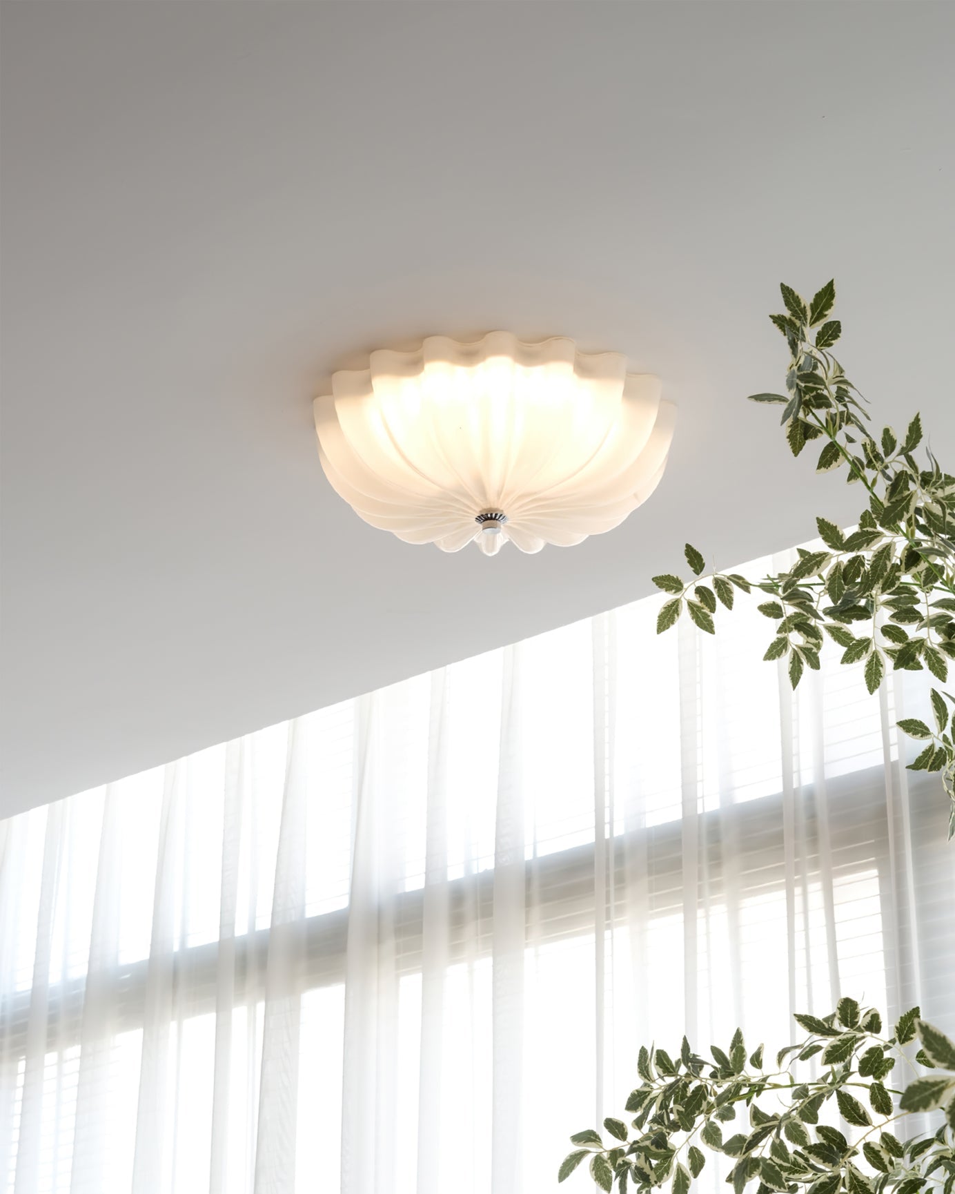 JellyRadiance - Ceiling Lamp with Natural Curves and Cozy Light