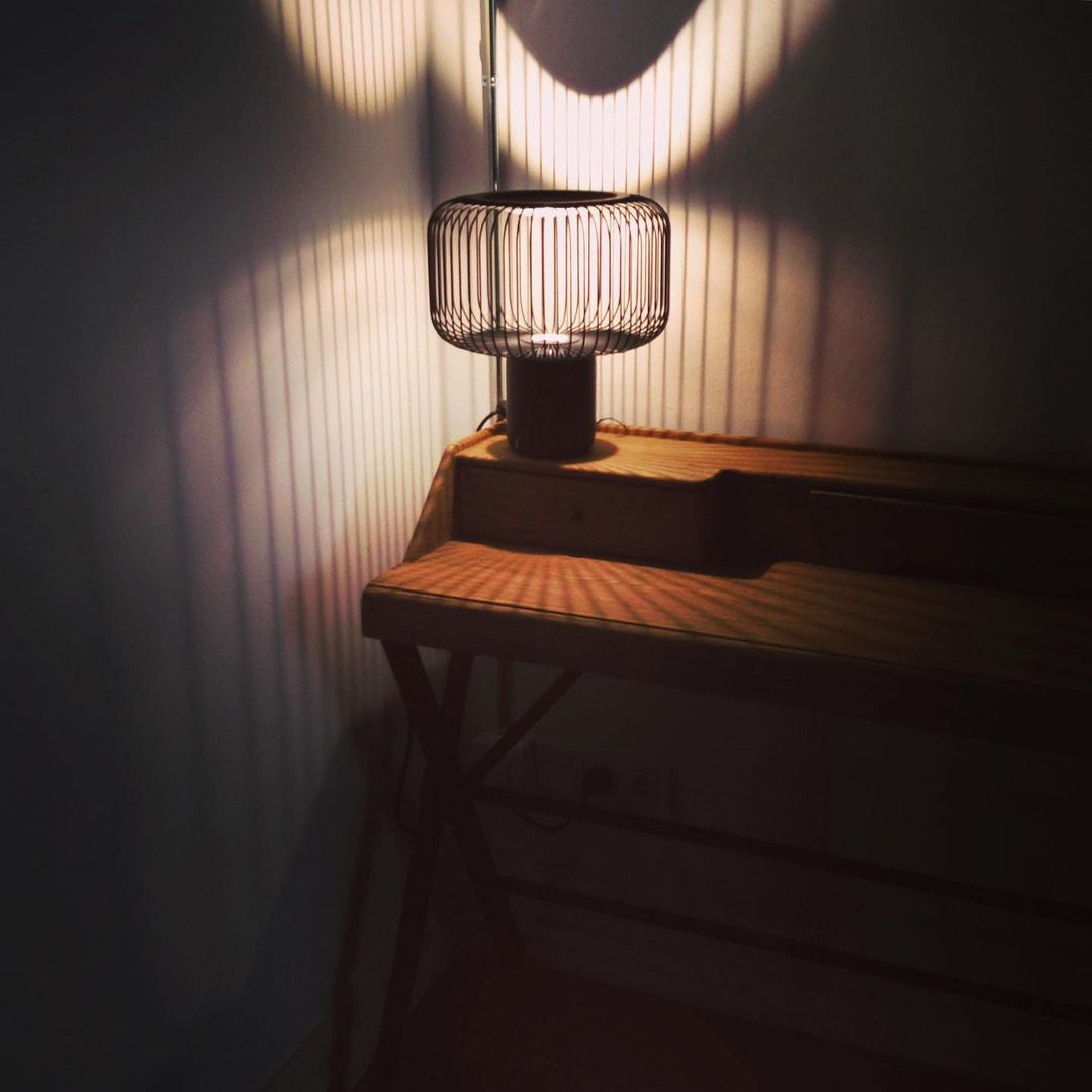 KeshiBeam - Elegant Table Lamp with Sleek Base and Subtle Glow