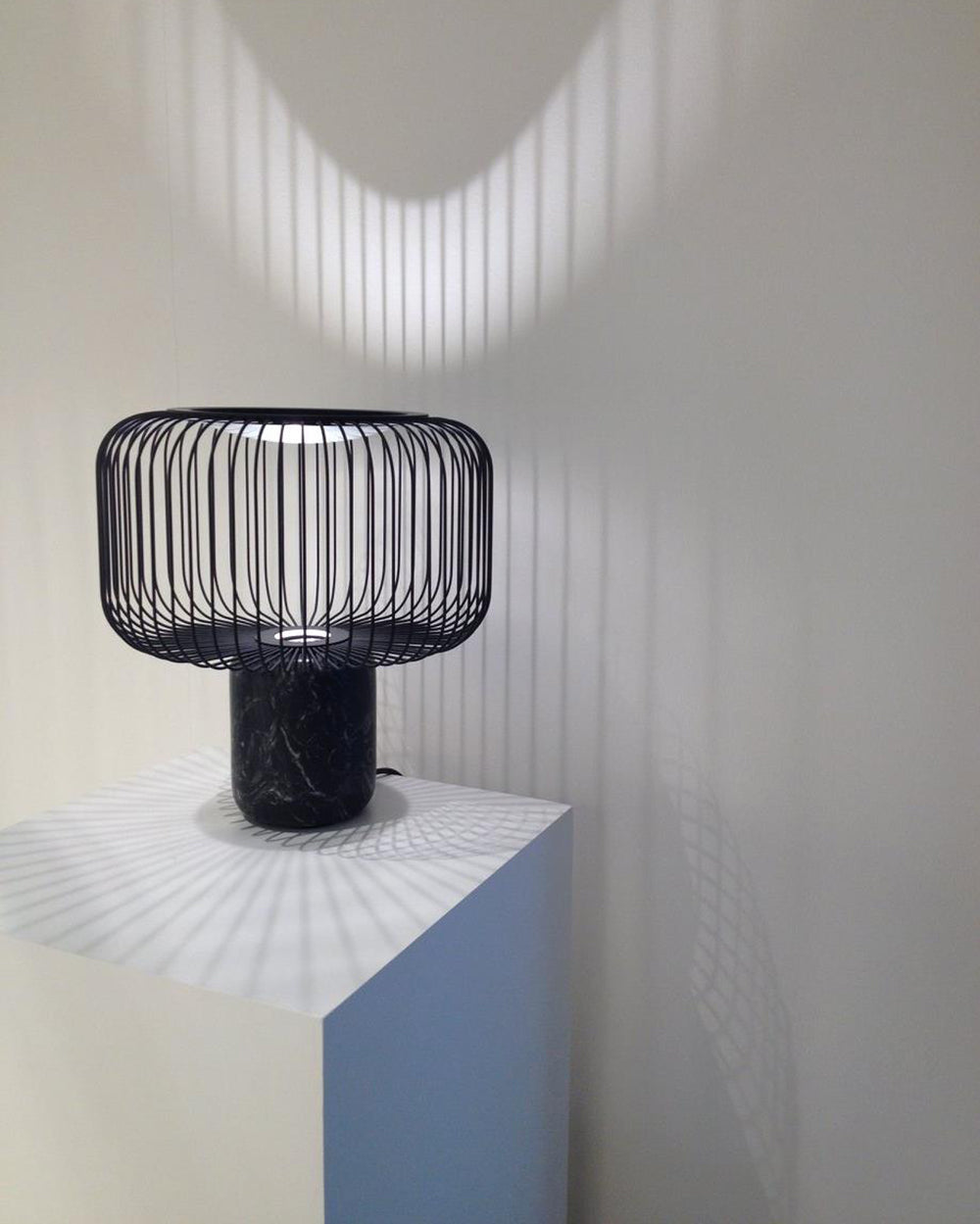 KeshiBeam - Elegant Table Lamp with Sleek Base and Subtle Glow