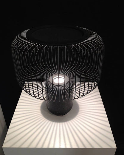 KeshiBeam - Elegant Table Lamp with Sleek Base and Subtle Glow