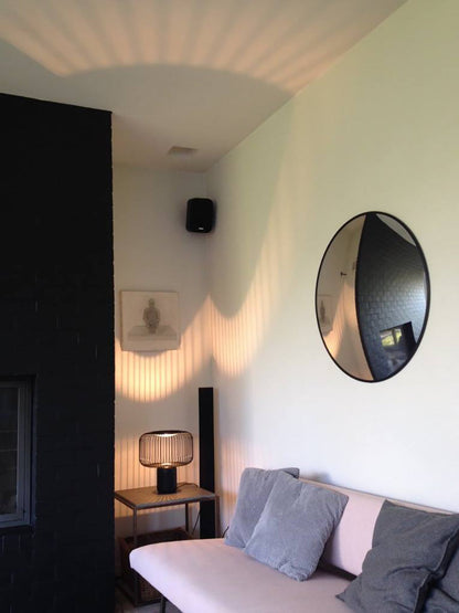 KeshiBeam - Elegant Table Lamp with Sleek Base and Subtle Glow