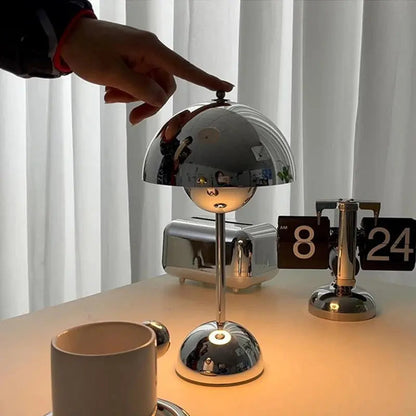 ShroomGlow - Elegante Lampada a LED a Forma di Fungo