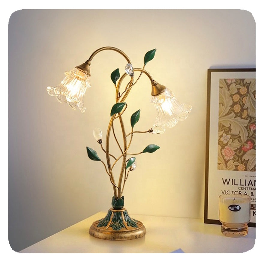 LuxePetals - Lampa stołowa z kwiatami inspirowana Francją