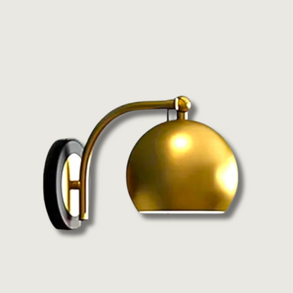 AntiqueAura – Klassisk Vintage Væglampe med Stik til Elegante Rum