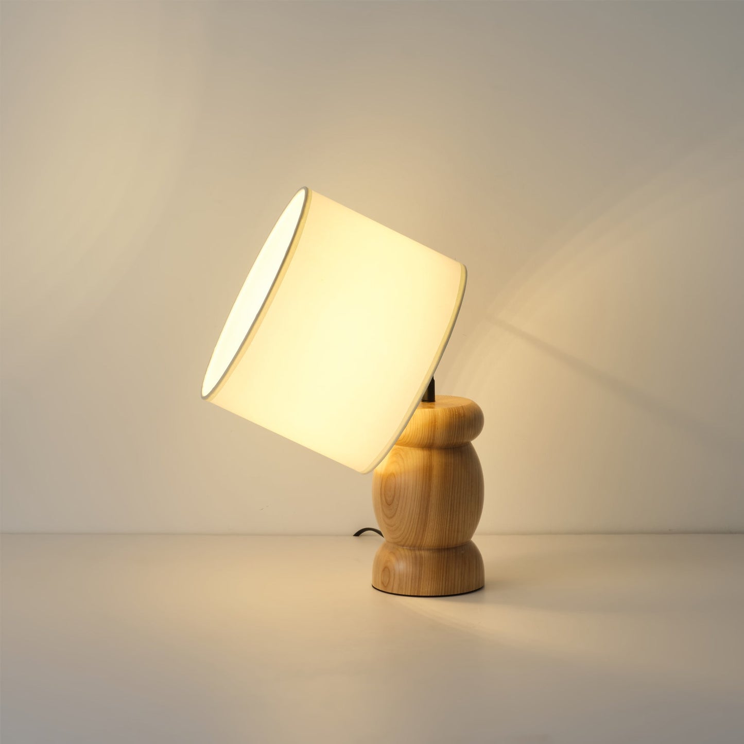 RockwoodGlow - Tischlampe mit einzigartigem steinförmigen Holzfuß