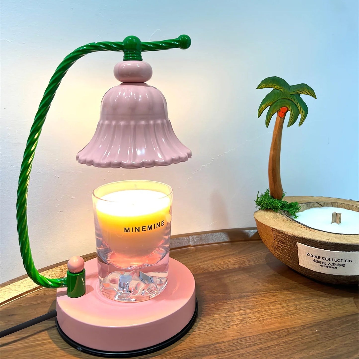 BloomAura – Charming Pink Glass Table Lamp