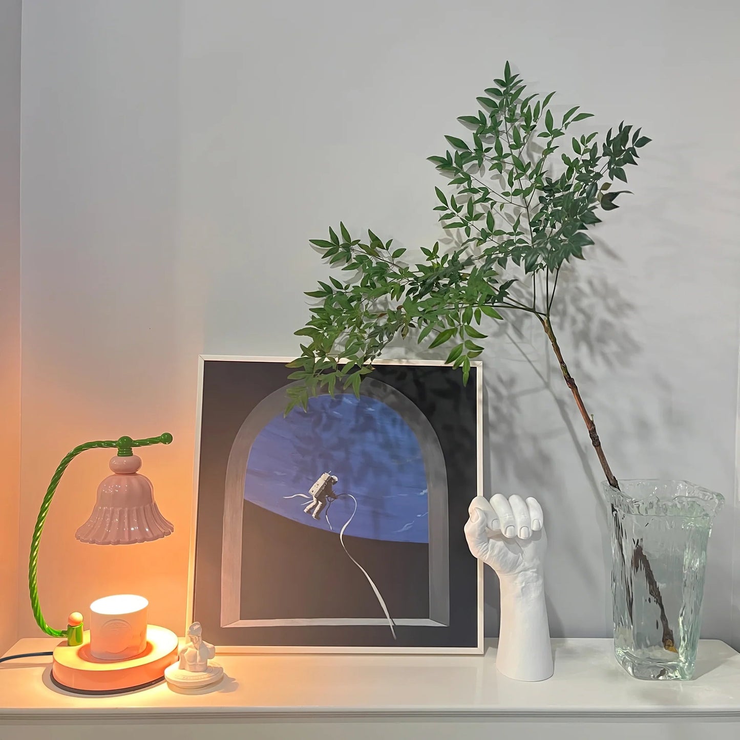 BloomAura – Charming Pink Glass Table Lamp