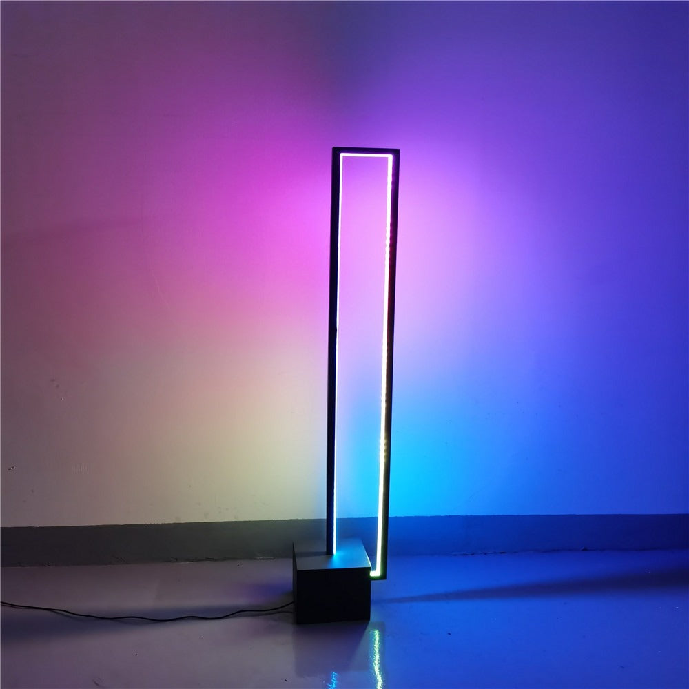 ChromaGlow – Moderne RGB-Stehlampe