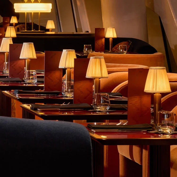 GleamGlow – Lampe de table moderne en laiton