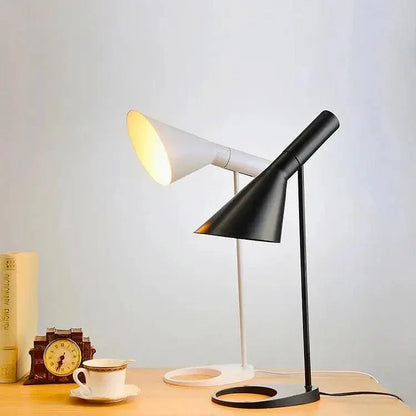 EssenceGlow - Ren og Moderne Bordlampe